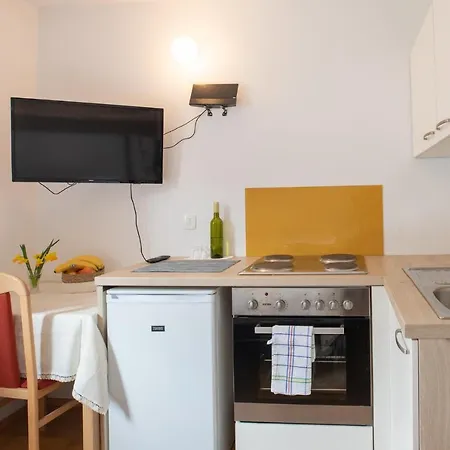 شقة Apartma Lovor