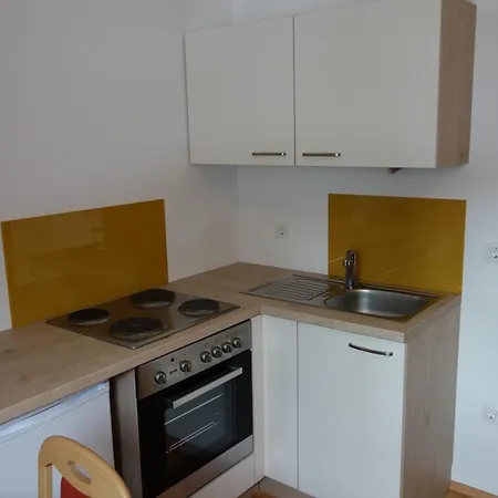 Apartma Lovor شقة *