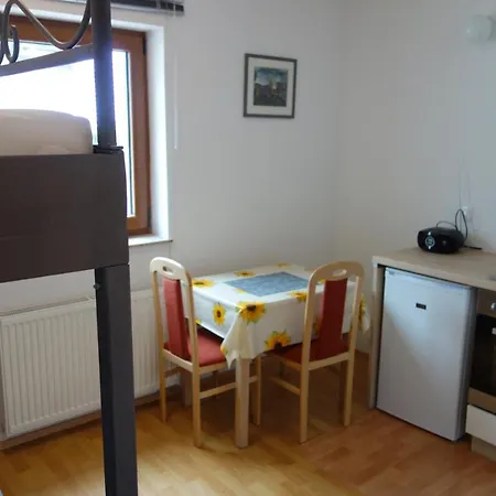 شقة Apartma Lovor